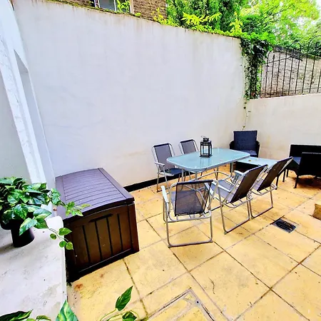 Spacious & Cosy 2 Bedroom Home Plus 2 Sofa-Beds With Private Entrance And Back Patio, 3 Min Walk To Earl'S Court Station Londres Extérieur photo