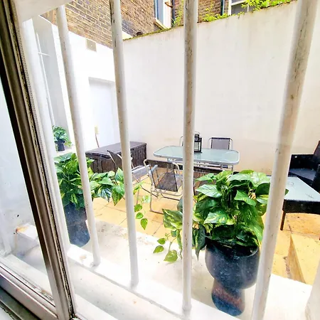 Spacious & Cosy 2 Bedroom Home Plus 2 Sofa-Beds With Private Entrance And Back Patio, 3 Min Walk To Earl'S Court Station Londres Extérieur photo