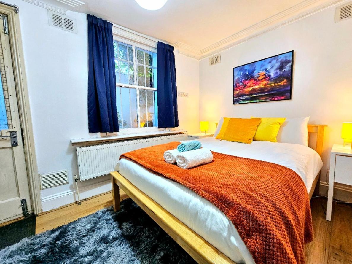 Spacious & Cosy 2 Bedroom 2 Sofa-beds With Private Entrance And Back Patio, 3 Min Walk To Earl's Court Station Appartement *