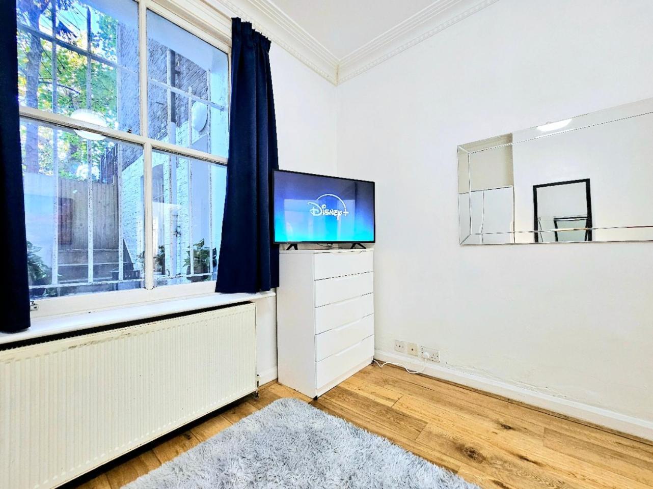 Spacious & Cosy 2 Bedroom 2 Sofa-beds With Private Entrance And Back Patio, 3 Min Walk To Earl's Court Station Appartement *
