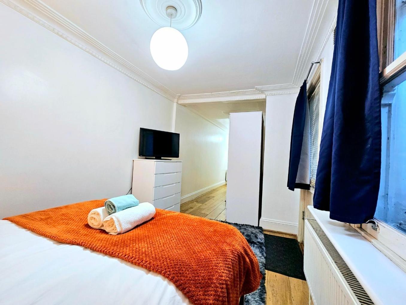Appartement Spacious & Cosy 2 Bedroom 2 Sofa-beds With Private Entrance And Back Patio, 3 Min Walk To Earl's Court Station *