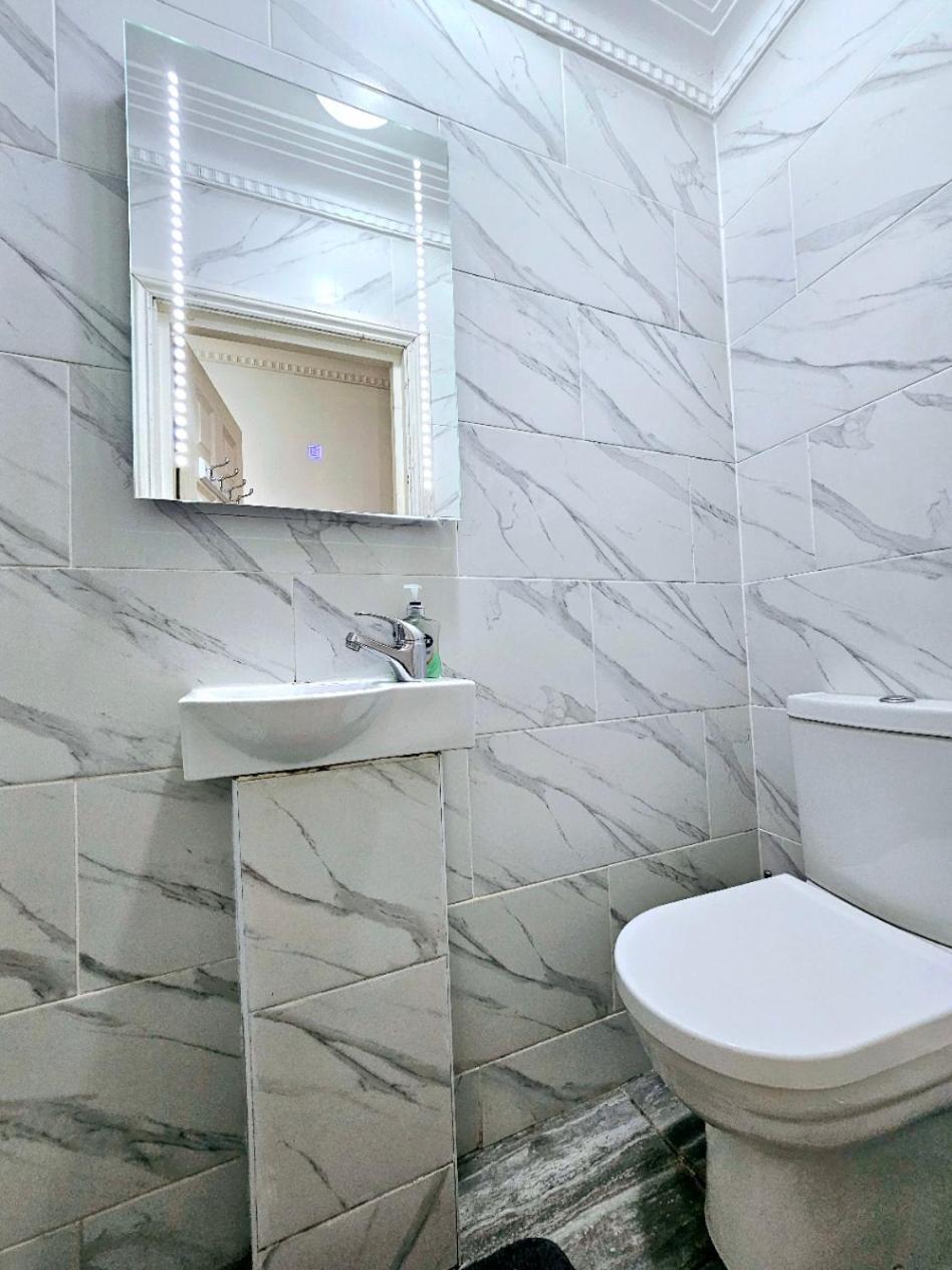 Spacious & Cosy 2 Bedroom 2 Sofa-beds With Private Entrance And Back Patio, 3 Min Walk To Earl's Court Station Appartement Londres