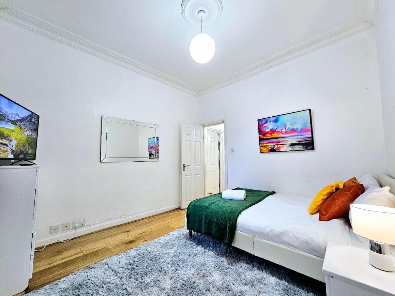 Appartement Spacious & Cosy 2 Bedroom 2 Sofa-beds With Private Entrance And Back Patio, 3 Min Walk To Earl's Court Station